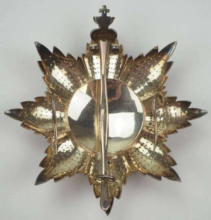 Unmarked diamond-cut  breast star with a typical features of Halley workshop.jpg
