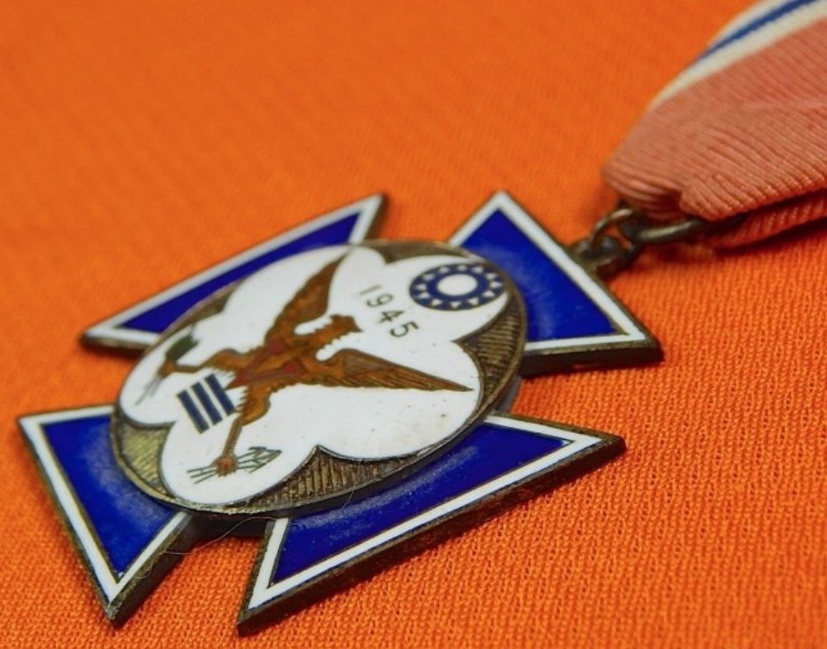 Unofficial Victory Medals and Badges from Military Units of Republic of China-.jpg