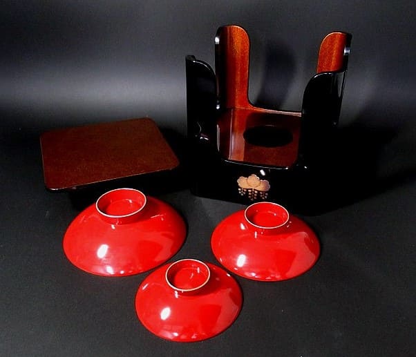 Urushi Awarding Set of Sake Cups  with Silver Paulownias.jpg