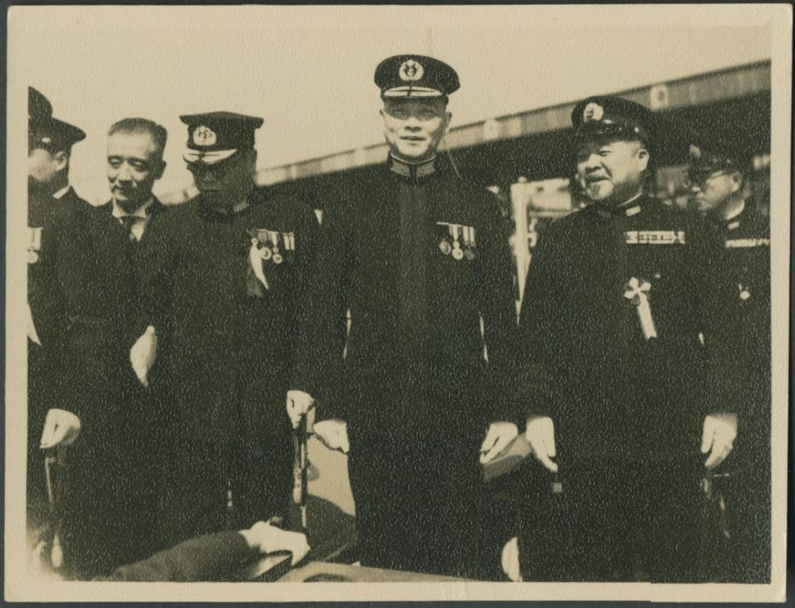 Wang Jingwei with medals.jpg