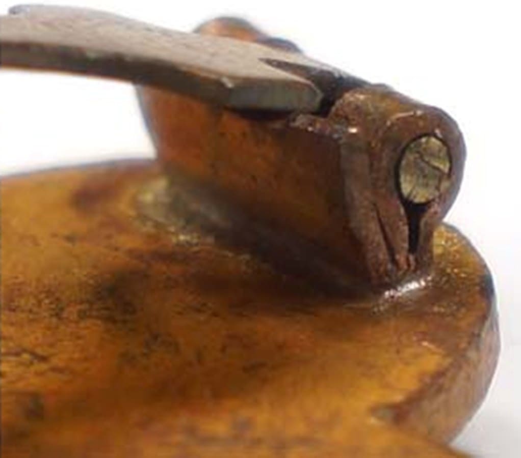 Wide Hook type  of  Japanese Submariner Badge.jpg