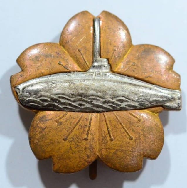 Wide Hook type of Japanese Submariner Badge.jpg