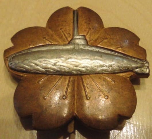 Wide Hook variation of Japanese  Submariner Badge.jpg