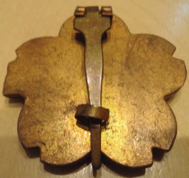 Wide Hook variation of Japanese Submariner Badge.jpg