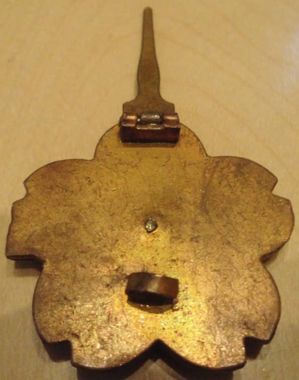 Wide Hook variation of  Japanese Submariner Badge.jpg