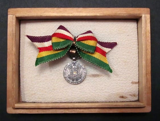 women's version of Showa  enthronement commemorative medal.jpg