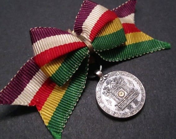 women's version of Showa  enthronement  commemorative medal.jpg