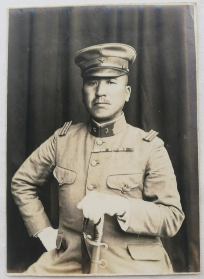 WWII-Imperial-Japanese-Army-IJA-Officer-Kyu-Gunto-Sword.jpg
