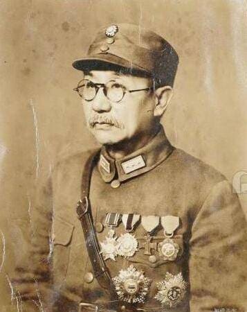 Yan Xishan with a medal.jpg
