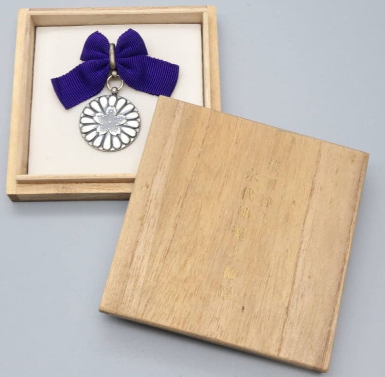 Yasukuni Shrine Eternal  Kagura Badge.jpg