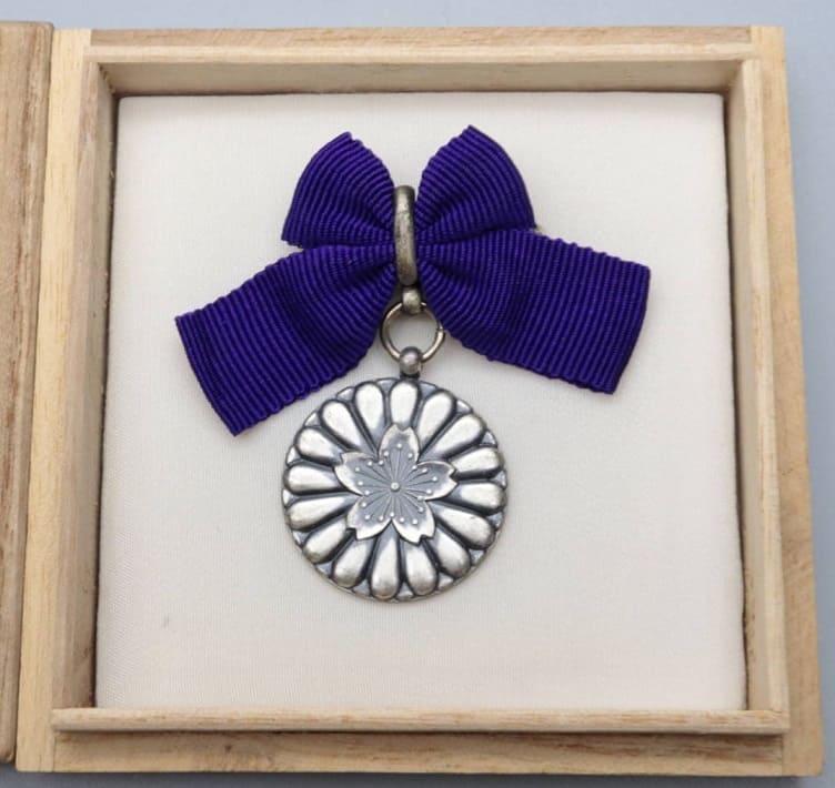 Yasukuni Shrine Eternal Kagura  Badge.jpg