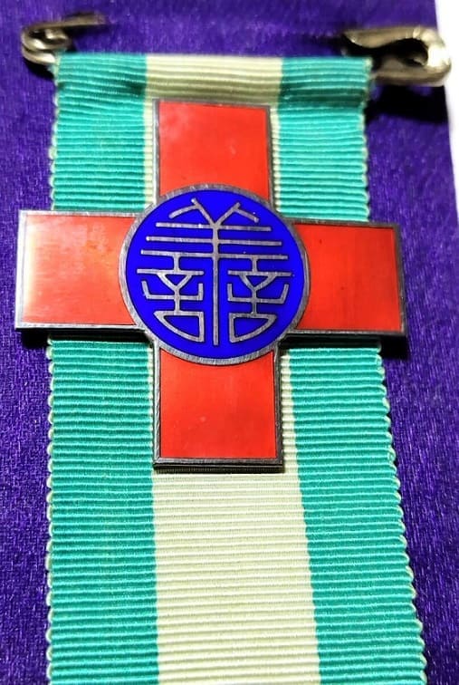 Youth Red Cross Society Good  Conduct Badge 日本赤十字社 少年赤十字善行章.jpg