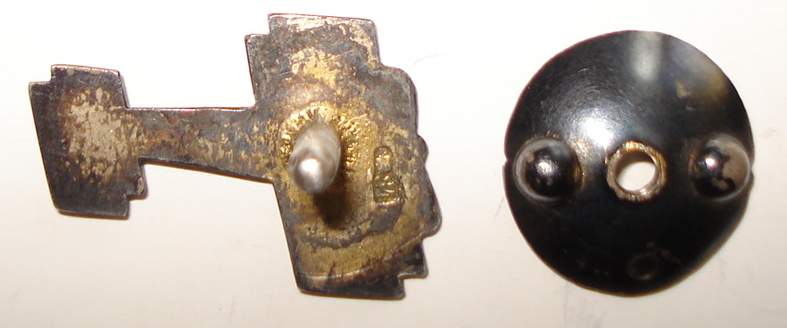 Знак Добролёта в форме  самолёта.jpg