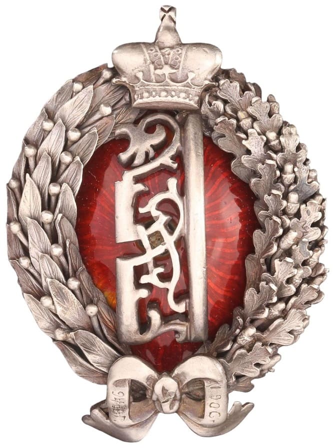 Знак юбилейный в память назначения Цесаревича Алексея шефом Алексеевского военного училища в Москве.jpg