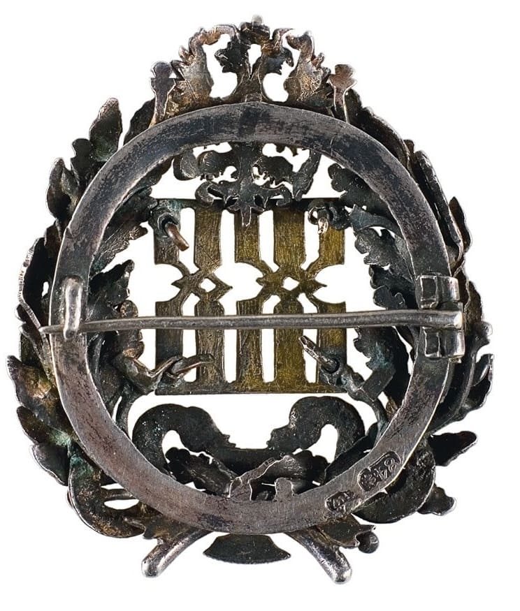 Знак об окончании женских  врачебных курсов при Санкт-Петербургском Николаевском военном госпитале клеймо AW.jpeg