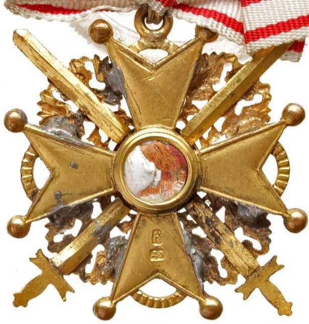 Знак Ордена Св. Станислава 3-й степени с  мечами Фирма Д. Осипова.jpg