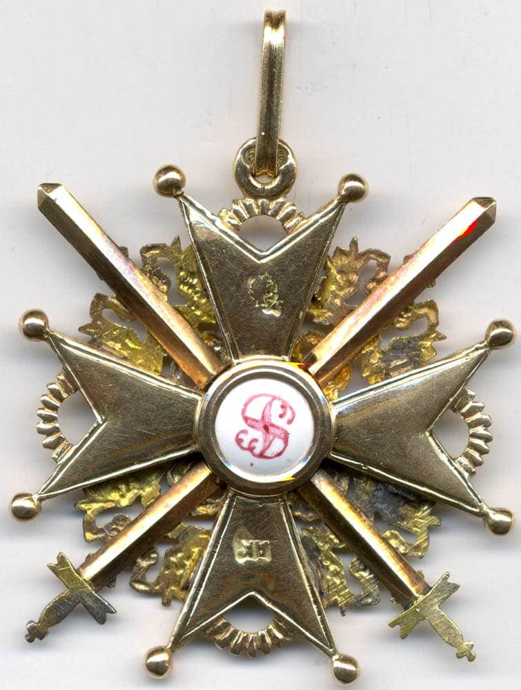 Знак ордена Святого  Станислава 3-й степени с мечами АК.jpg