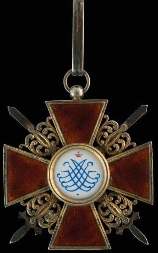 Знак ордена  Святой Анны I степени с мечами Kretly.jpg