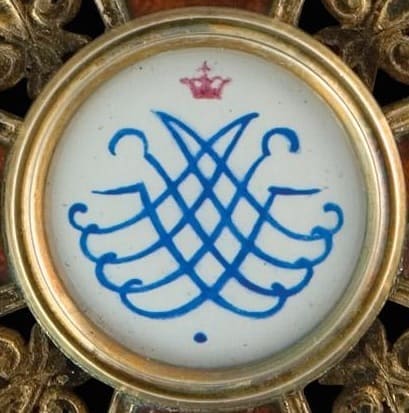Знак ордена Святой Анны I степени с мечами  Kretly.jpg