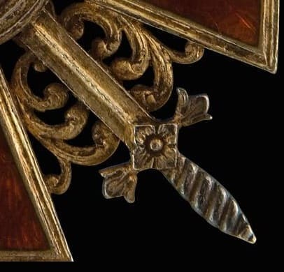 Знак  ордена Святой  Анны I степени с мечами Kretly.jpg