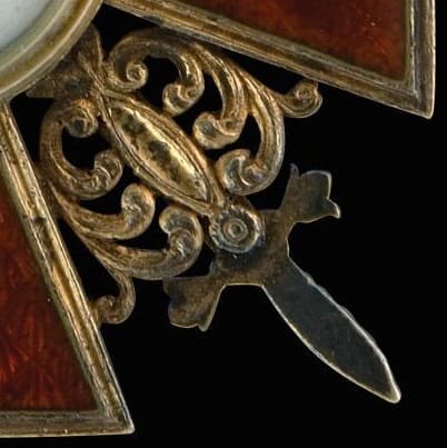 Знак ордена  Святой Анны I  степени с мечами Kretly.jpg