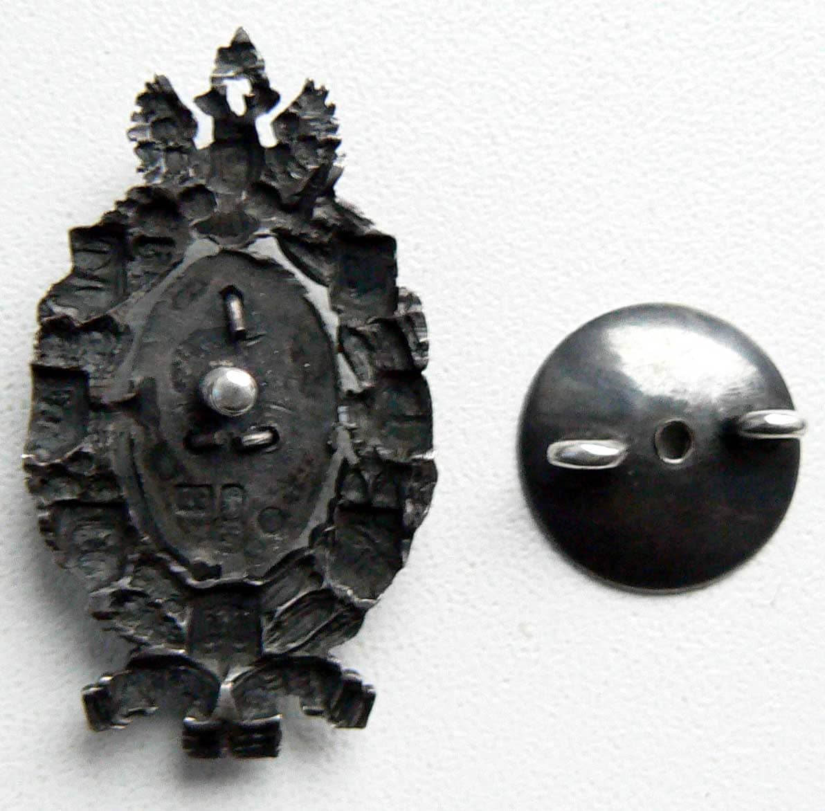 Знак в память  50-летия земских учреждений ДО фрачник.jpg