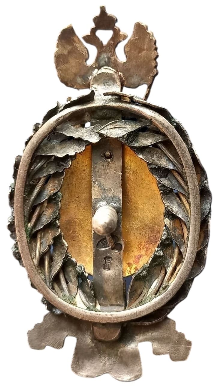 Знак «В память 50-летия  земских учреждений» клеймо ЕШ.jpg
