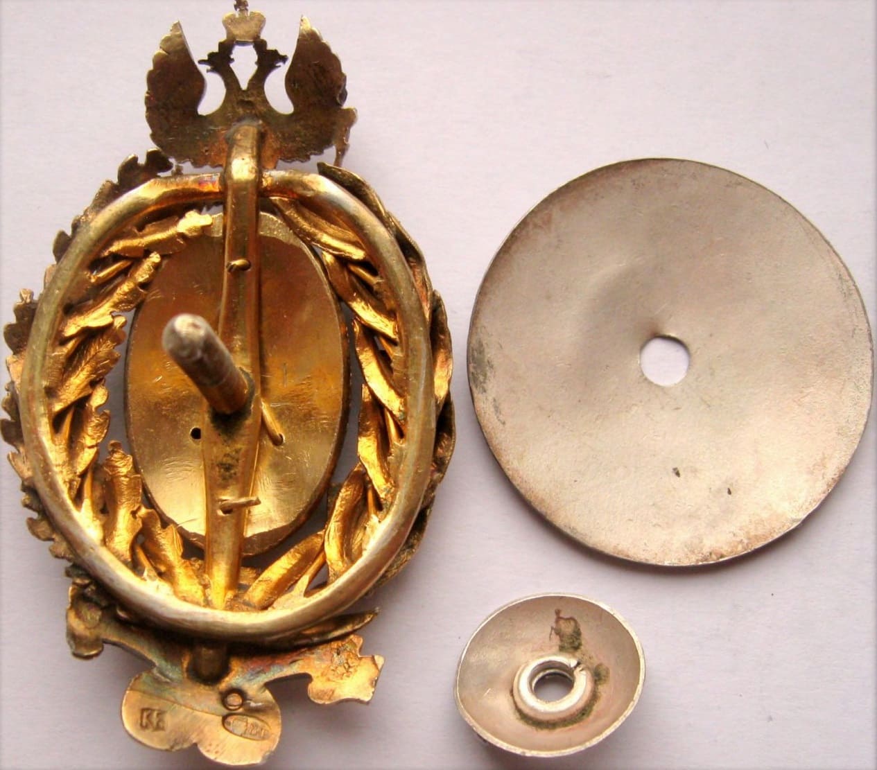 Знак  в память 50-летия земских учреждений клеймо КЕ.jpg