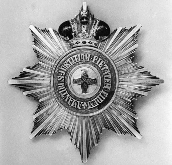 Звезда  ордена Святой Анны с императорской короной мастерской Карла Шуберта.jpg