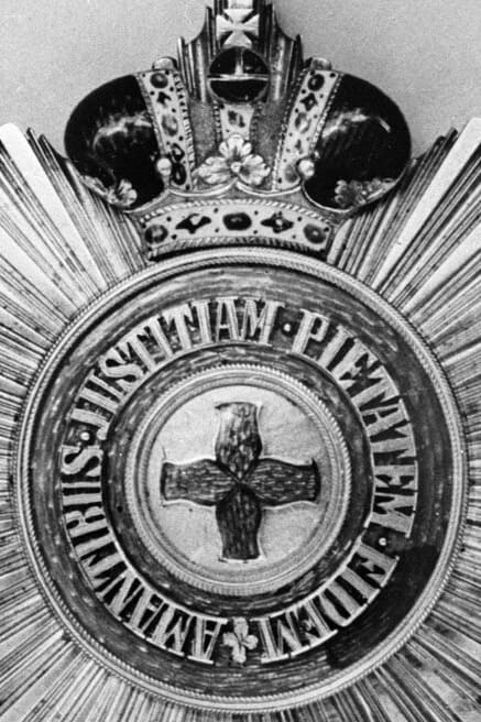 Звезда ордена  Святой Анны с императорской короной мастерской Карла Шуберта.jpg
